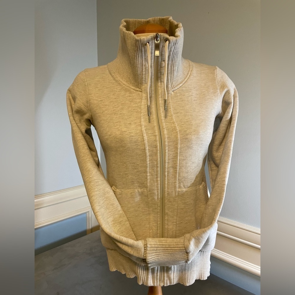 Bench zip up sweater